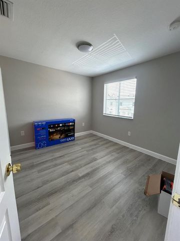 7301 NW 174TH Terrace 100, Hialeah, FL 33015