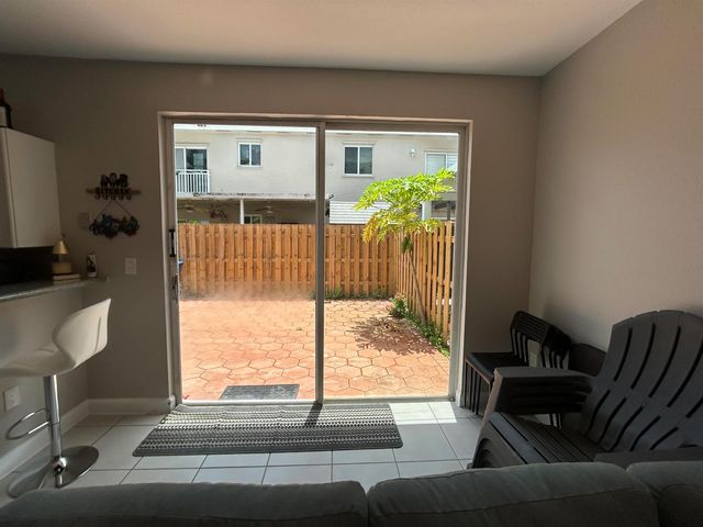 7301 NW 174TH Terrace 100, Hialeah, FL 33015