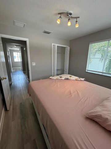 7301 NW 174TH Terrace 100, Hialeah, FL 33015