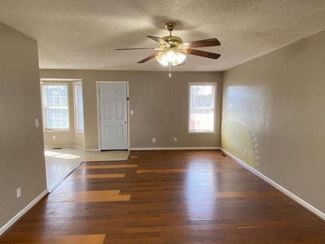 3250 N Senseney Cir, Clarksville, TN 37042