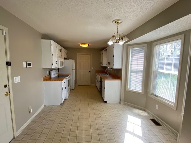 3250 N Senseney Cir, Clarksville, TN 37042
