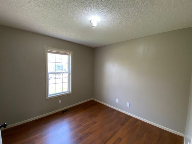 3250 N Senseney Cir, Clarksville, TN 37042