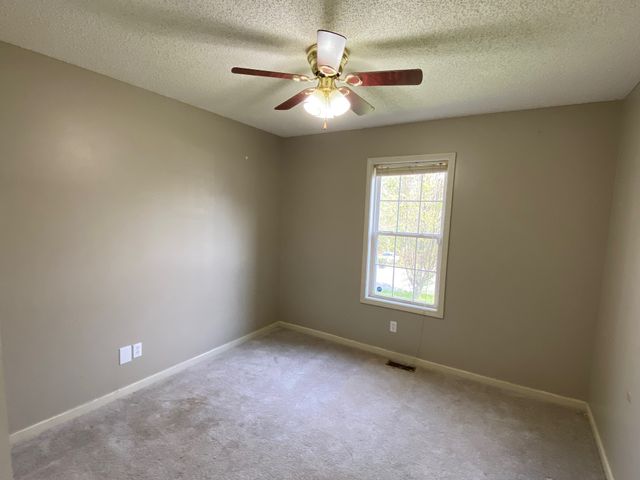 3250 N Senseney Cir, Clarksville, TN 37042
