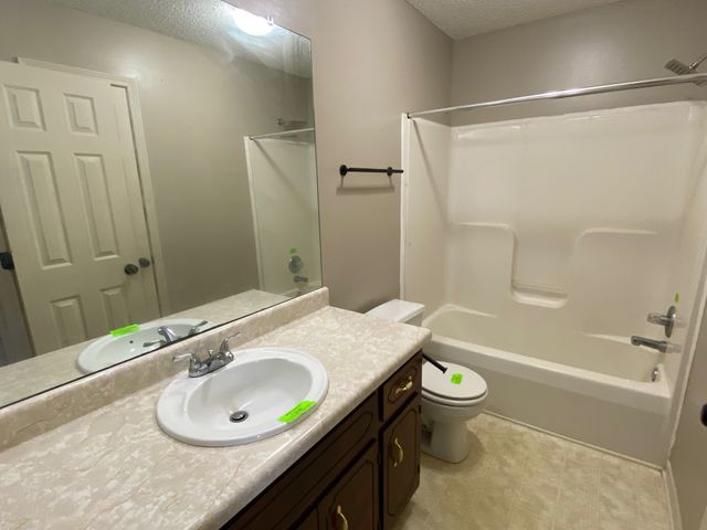 3250 N Senseney Cir, Clarksville, TN 37042