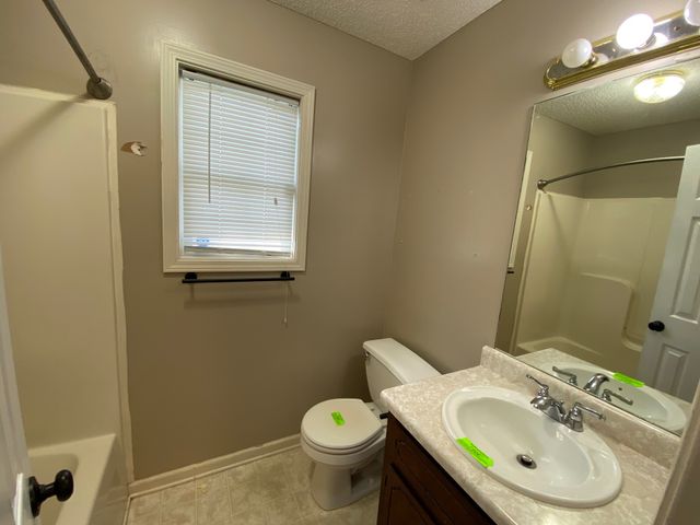 3250 N Senseney Cir, Clarksville, TN 37042