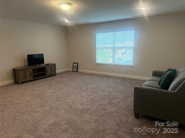 5161 Quail Forest Drive, Clemmons, NC 27012
