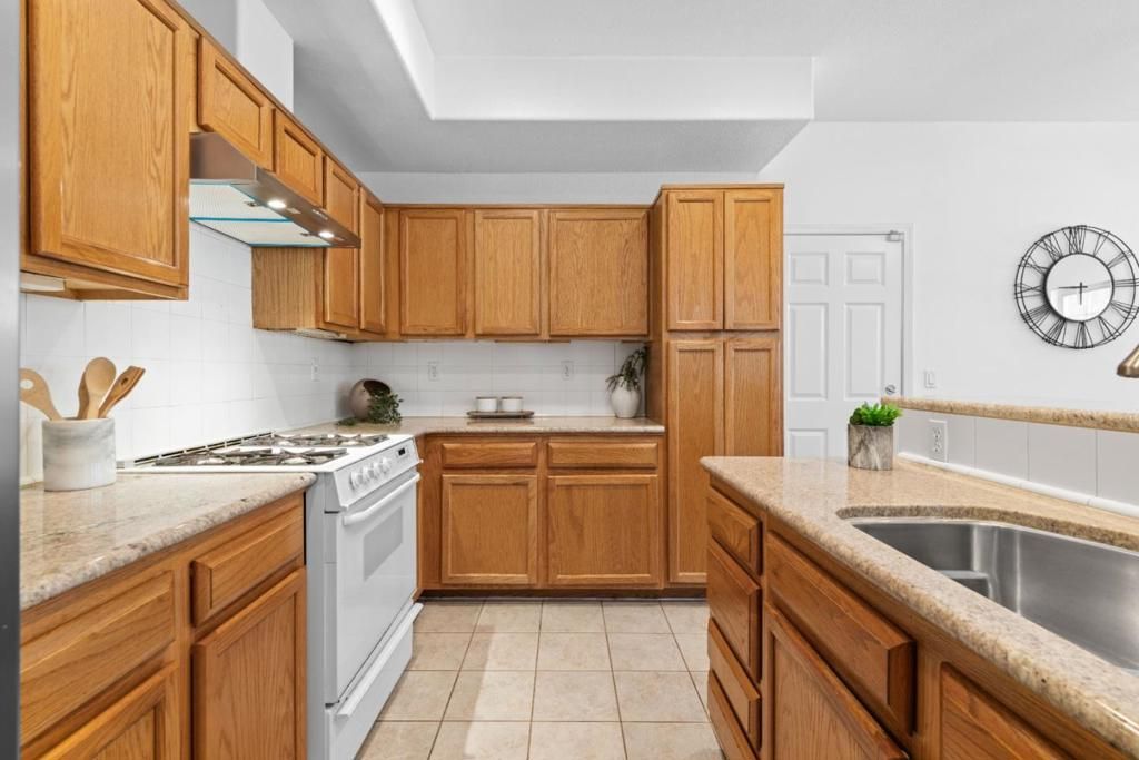 Image 10 of property listing at 298 S Rengstorff Avenue, Mountain View, CA 94040