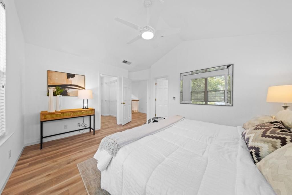 Image 15 of property listing at 298 S Rengstorff Avenue, Mountain View, CA 94040