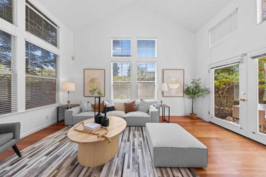 Image 2 of property listing at 298 S Rengstorff Avenue, Mountain View, CA 94040