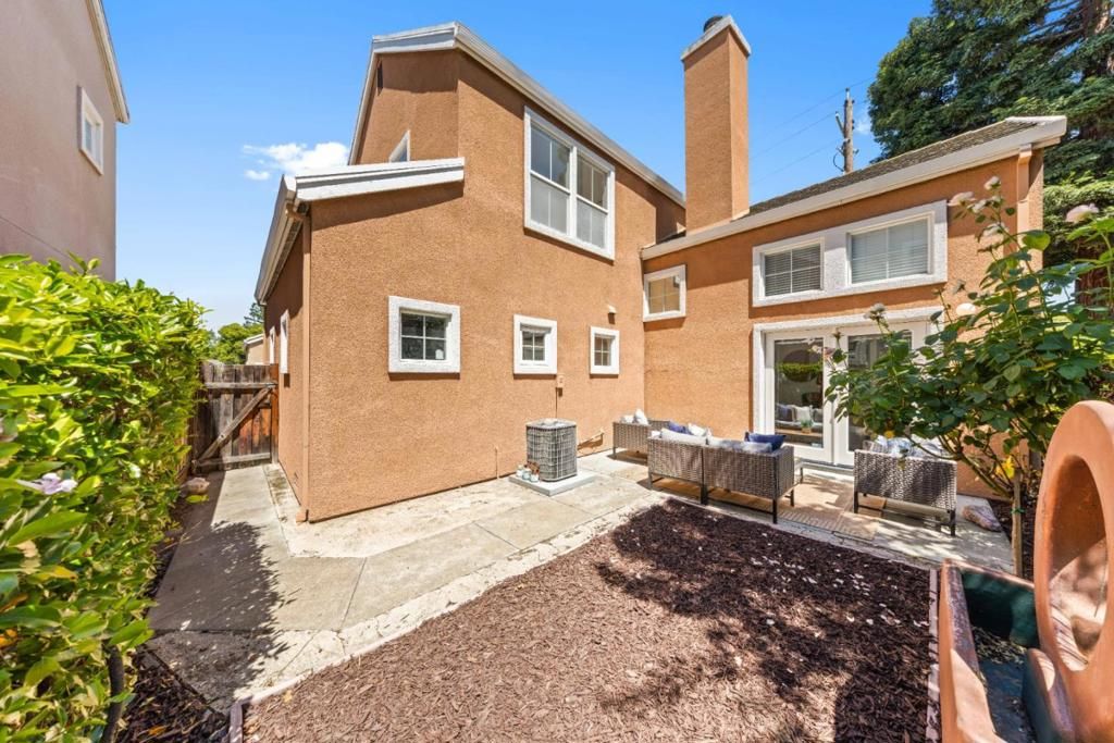 Image 27 of property listing at 298 S Rengstorff Avenue, Mountain View, CA 94040