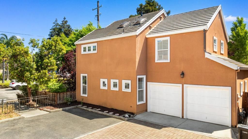 Image 31 of property listing at 298 S Rengstorff Avenue, Mountain View, CA 94040