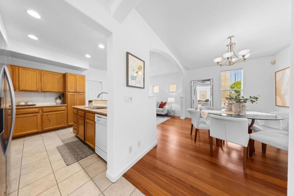 Image 6 of property listing at 298 S Rengstorff Avenue, Mountain View, CA 94040