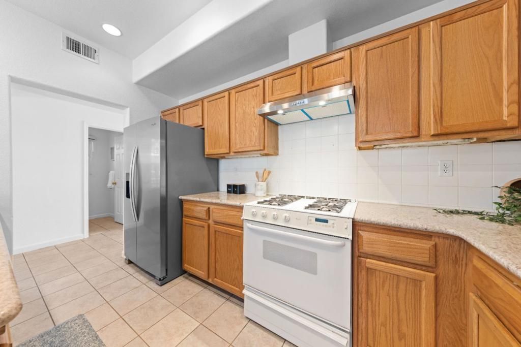 Image 8 of property listing at 298 S Rengstorff Avenue, Mountain View, CA 94040