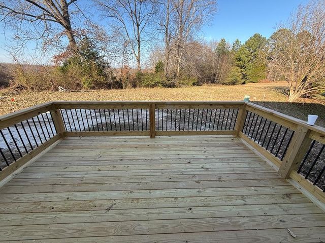 1322 E Blythe St, Paris, TN 38242