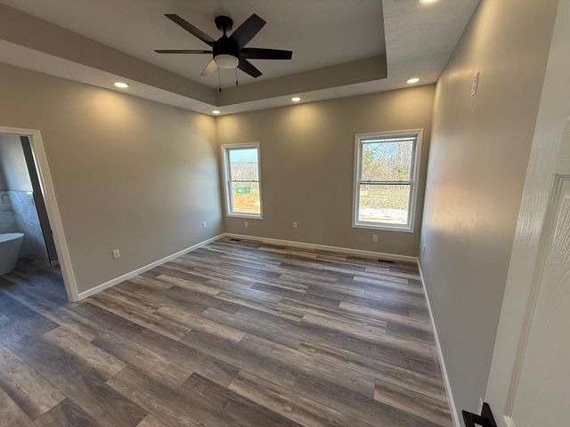 1322 E Blythe St, Paris, TN 38242