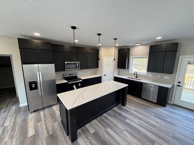 1322 E Blythe St, Paris, TN 38242
