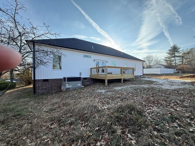 1322 E Blythe St, Paris, TN 38242