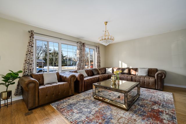 2458 Seminary Avenue, Des Plaines, IL 60016