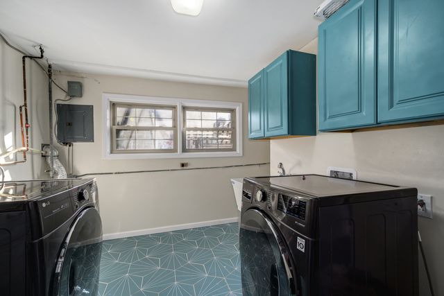 2458 Seminary Avenue, Des Plaines, IL 60016