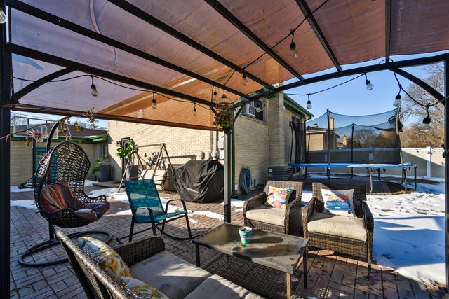 2458 Seminary Avenue, Des Plaines, IL 60016