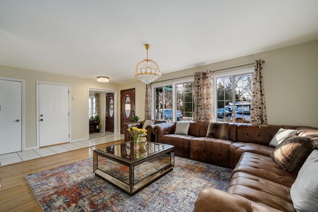 2458 Seminary Avenue, Des Plaines, IL 60016