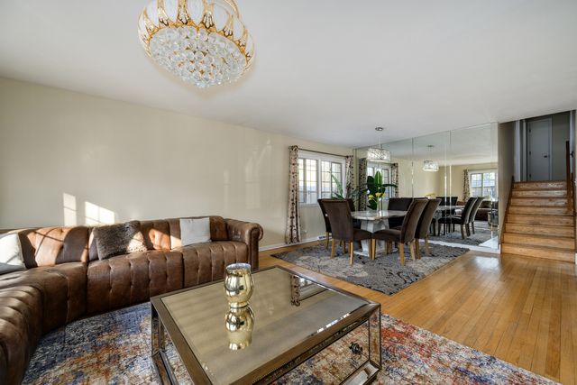 2458 Seminary Avenue, Des Plaines, IL 60016