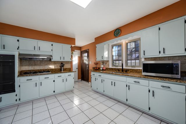 2458 Seminary Avenue, Des Plaines, IL 60016