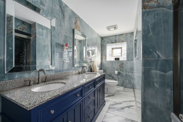 2458 Seminary Avenue, Des Plaines, IL 60016