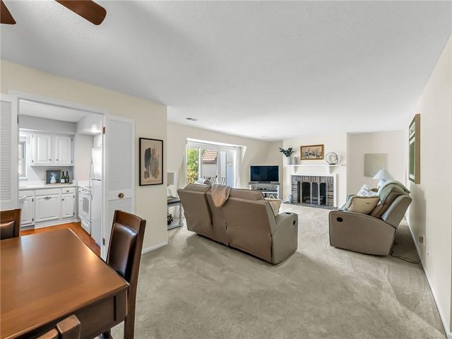 6634 W 109th Street F, Overland Park, KS 66211