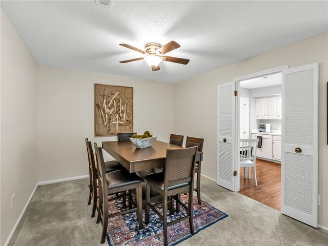 6634 W 109th Street F, Overland Park, KS 66211