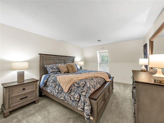 6634 W 109th Street F, Overland Park, KS 66211