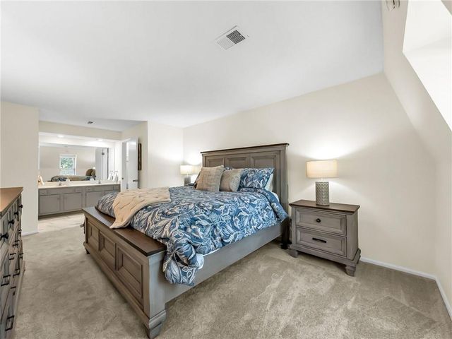 6634 W 109th Street F, Overland Park, KS 66211