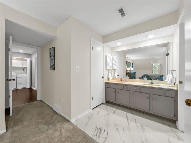 6634 W 109th Street F, Overland Park, KS 66211
