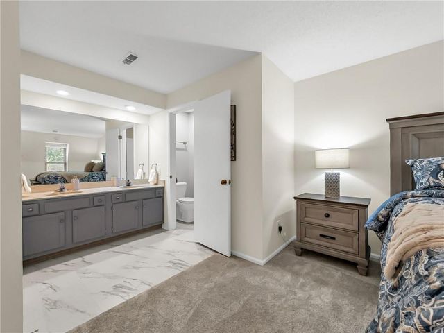 6634 W 109th Street F, Overland Park, KS 66211