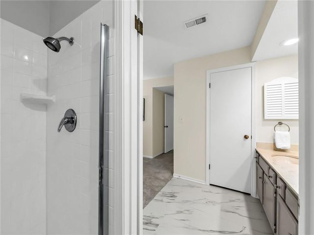 6634 W 109th Street F, Overland Park, KS 66211