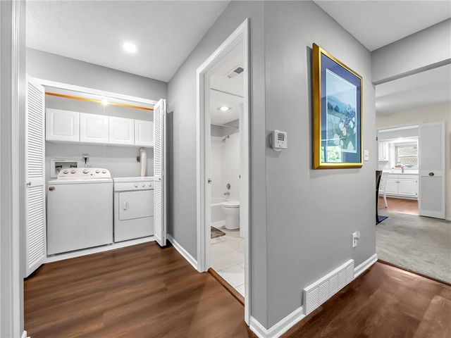 6634 W 109th Street F, Overland Park, KS 66211