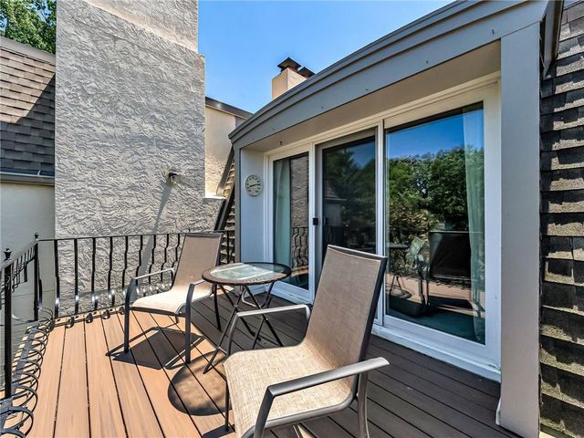 6634 W 109th Street F, Overland Park, KS 66211