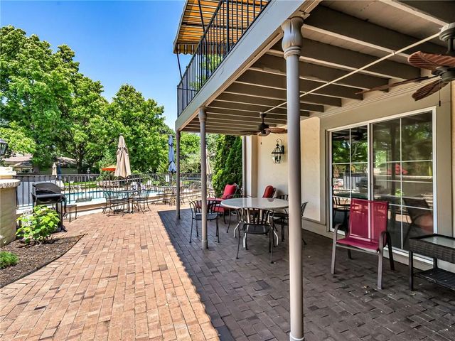 6634 W 109th Street F, Overland Park, KS 66211