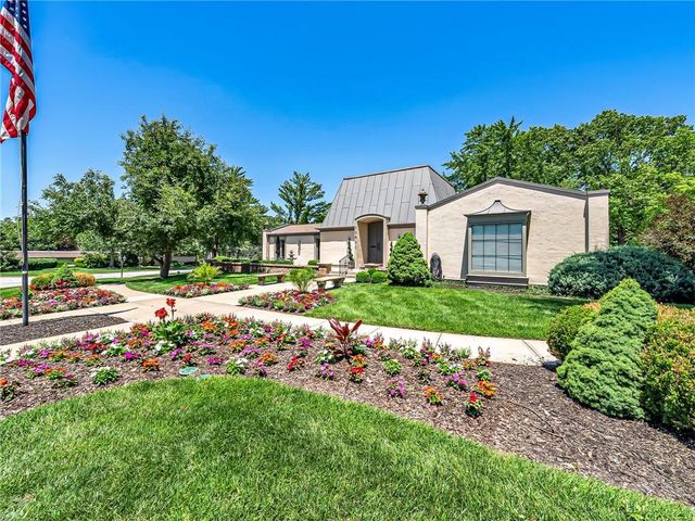 6634 W 109th Street F, Overland Park, KS 66211