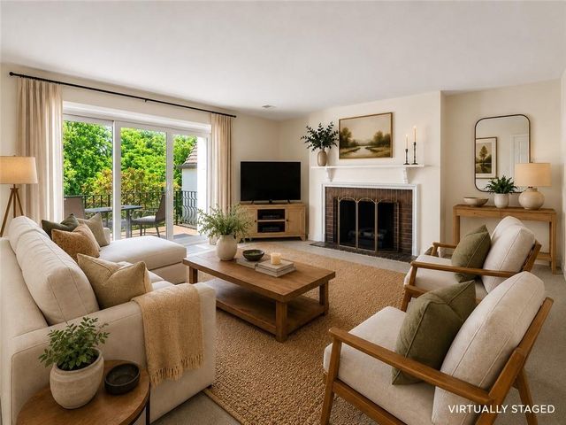 6634 W 109th Street F, Overland Park, KS 66211