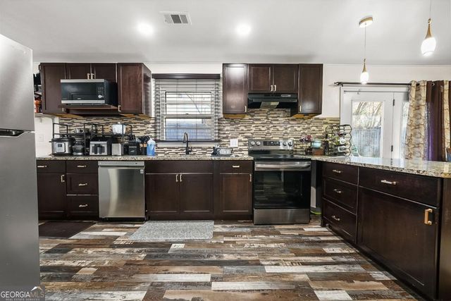 205 Briarwood Drive, Dallas, GA 30132