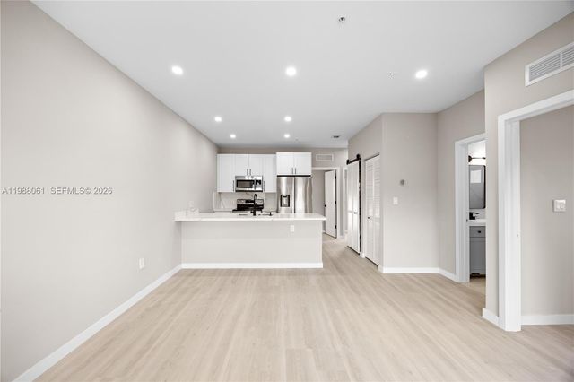 630 NE 166th St 3, Miami, FL 33162