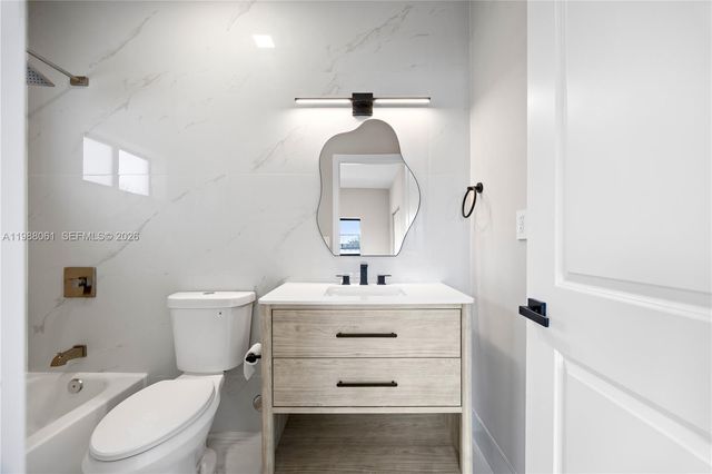 630 NE 166th St 3, Miami, FL 33162