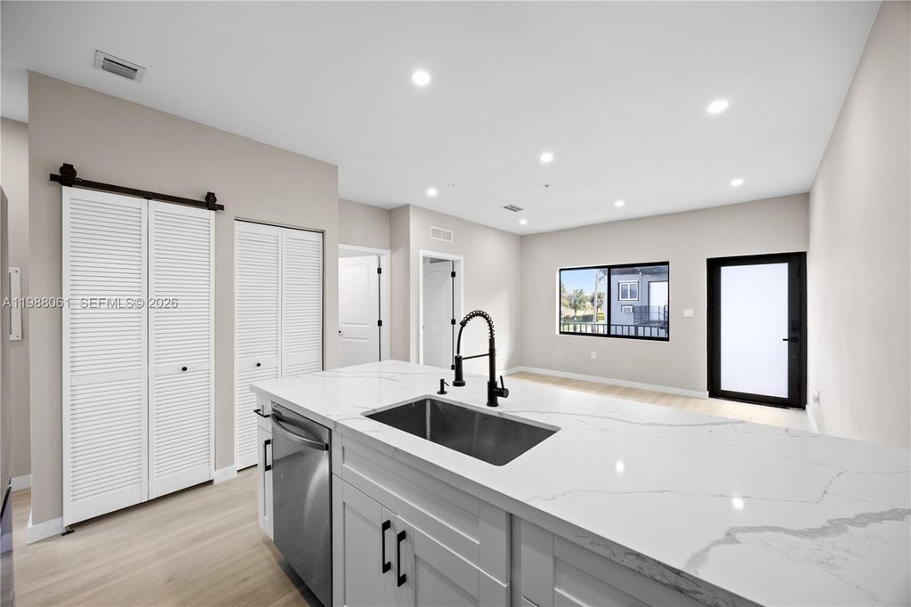 630 NE 166th St 3, Miami, FL 33162