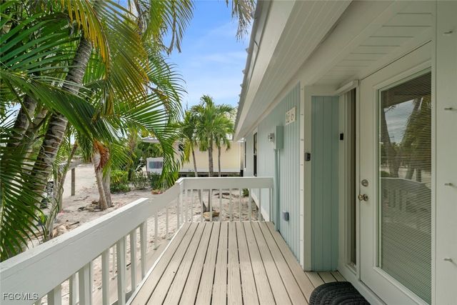 6 Beach Homes, Captiva, FL 33924