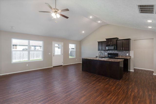 1450 S Olde Savannah Avenue, Republic, MO 65738