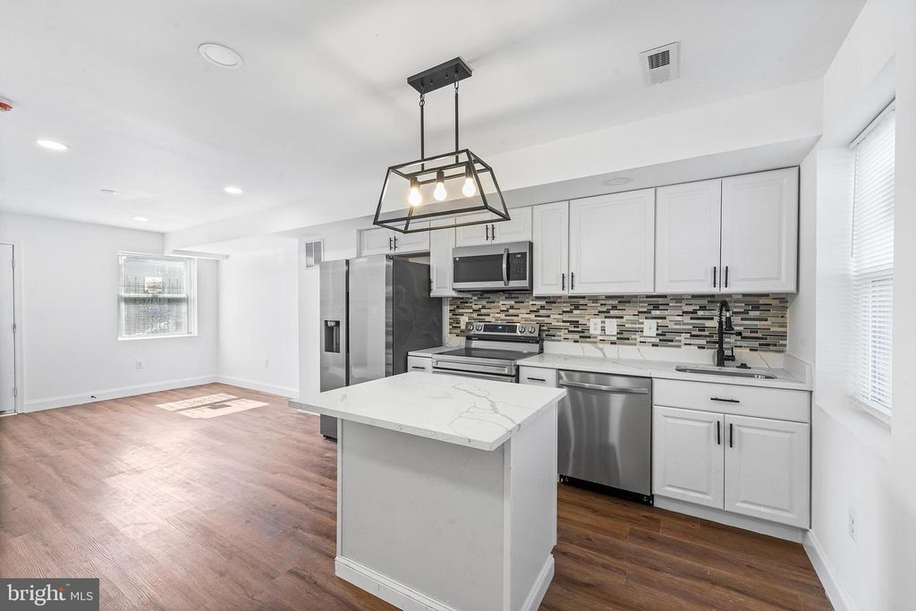 Image 7 of property listing at 3826 10TH ST, Baltimore, MD 21225