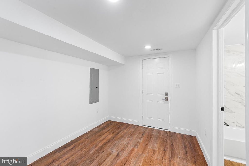 Image 11 of property listing at 3826 10TH ST, Baltimore, MD 21225