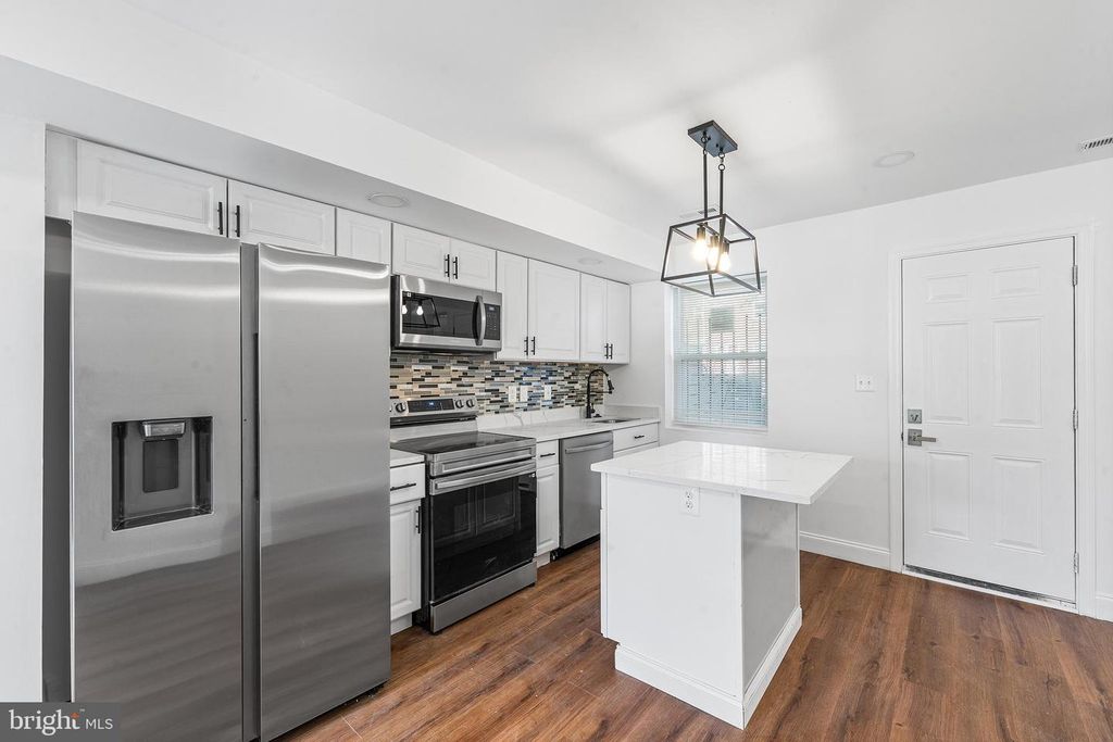 Image 5 of property listing at 3826 10TH ST, Baltimore, MD 21225