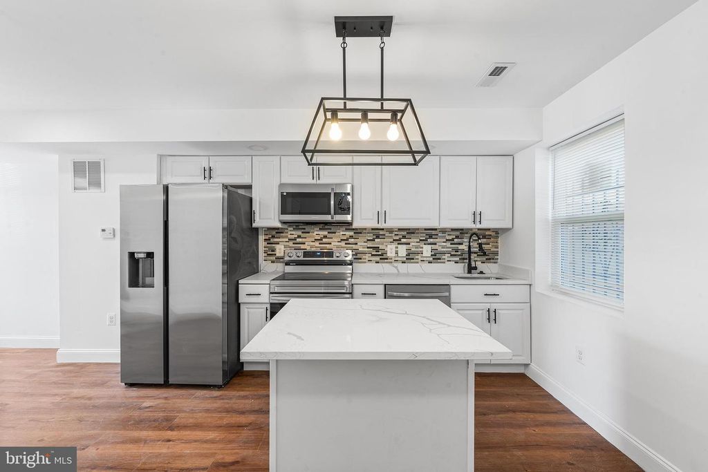 Image 6 of property listing at 3826 10TH ST, Baltimore, MD 21225